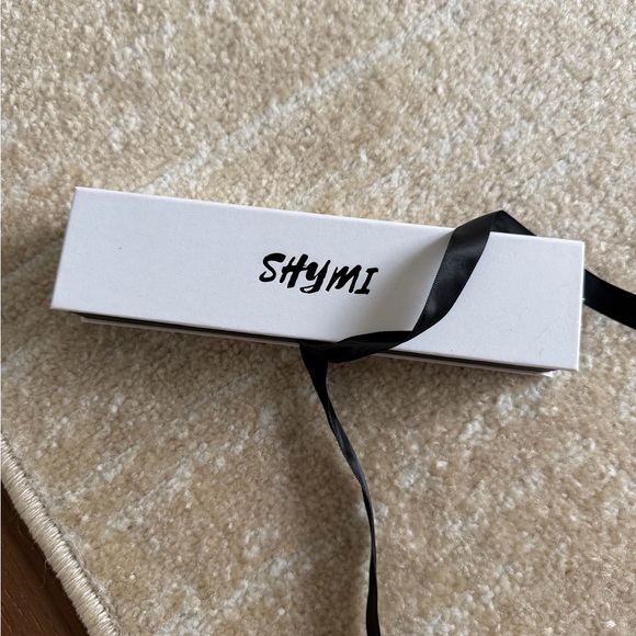 Elegant Silver Tennis Necklace - Picture 3 of 4